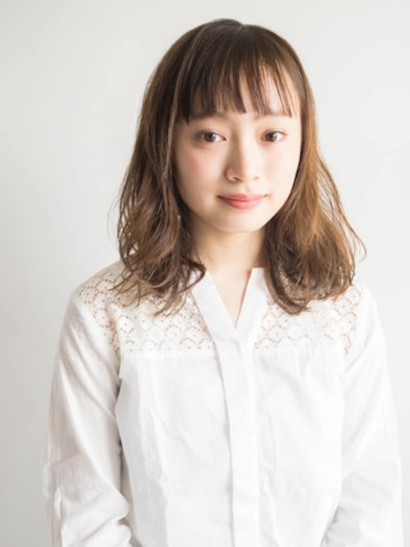 肩下のミディアムヘア