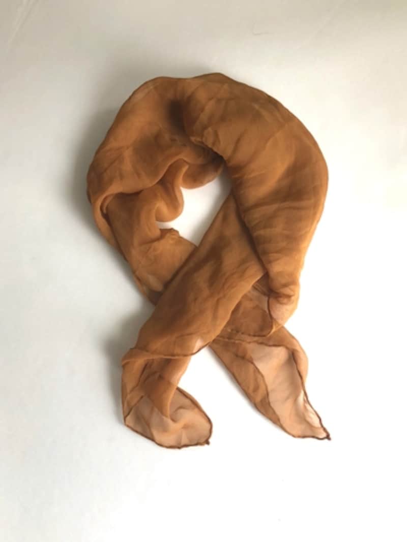 ベージュ色のターバン