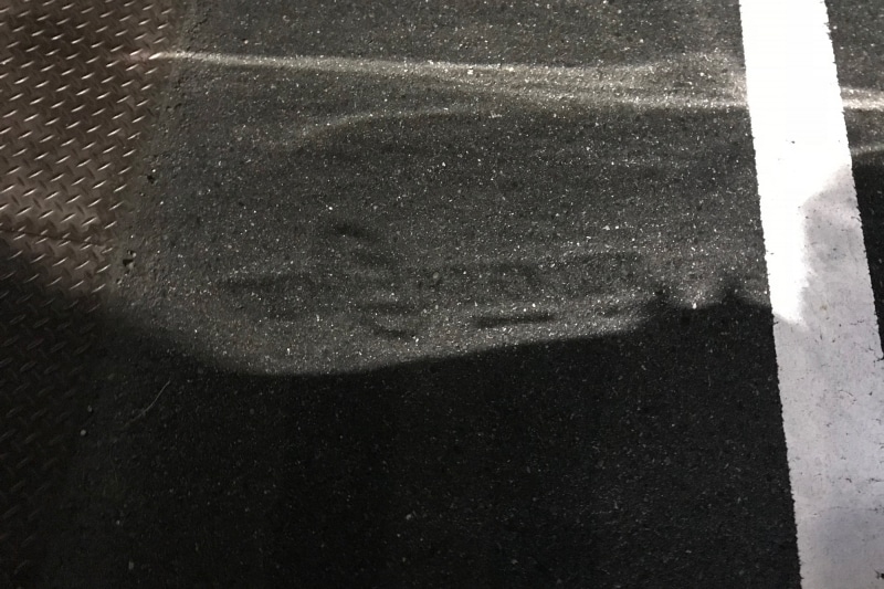 地面にレンズに刻印されている文字が映し出されたのは驚きました