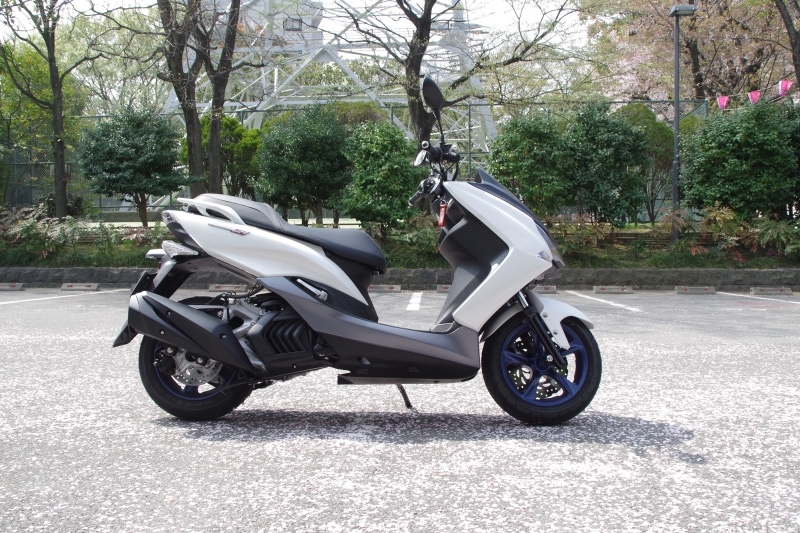 シート高が高いので小柄な方や女性は気になるかもしれません