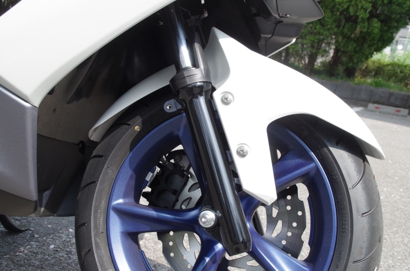 2016年に変更されたフロントフォークはかなり良い感じ!