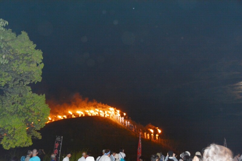 火祭り後半の「古代のロマン」での「御神火降り」