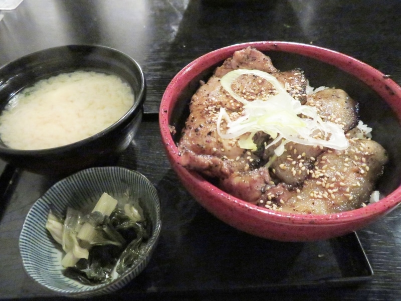 ちんばたの豚みそ丼