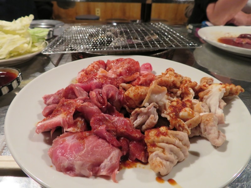 高砂ホルモンで人気のカシラ、ネック、シロ