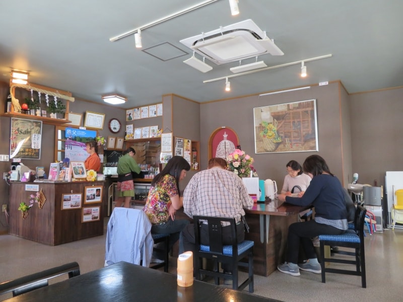 ゆったりしたみやび庵の店内