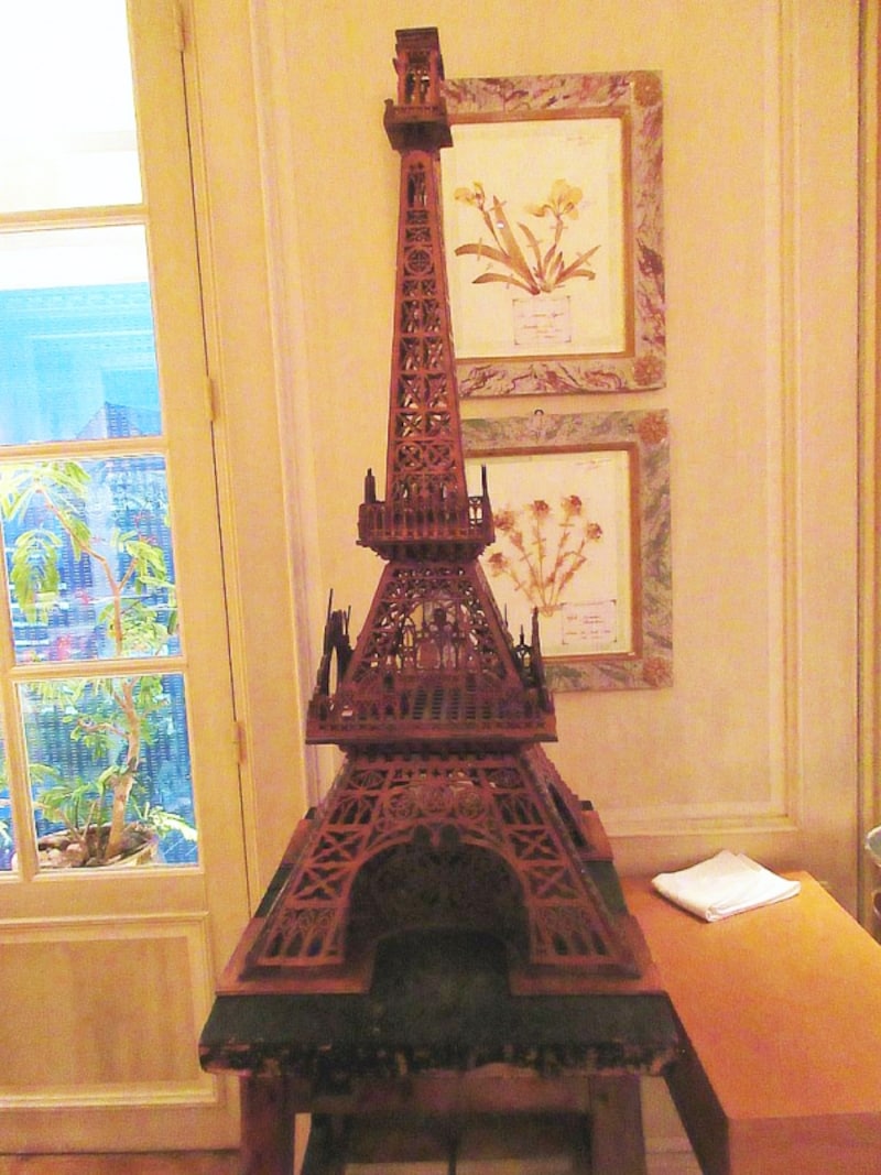 ブノワ東京 「エッフェル塔」のアンティーク模型