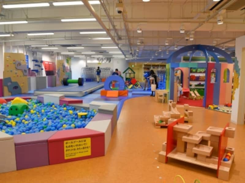 伊丹空港,ボーネルンド