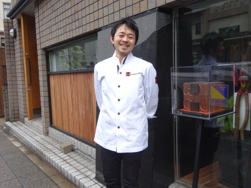 「ショコラトリー ヒサシ」のオーナー小野林範シェフ