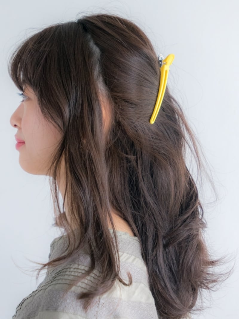 手ぐしでざっくり分け取る