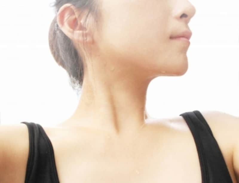 女性の肩こり・うなじ首こりの自覚症状は男性よりも多いです