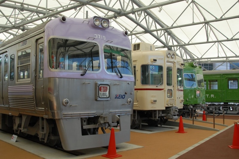 京王線と井の頭線で活躍した車両を展示