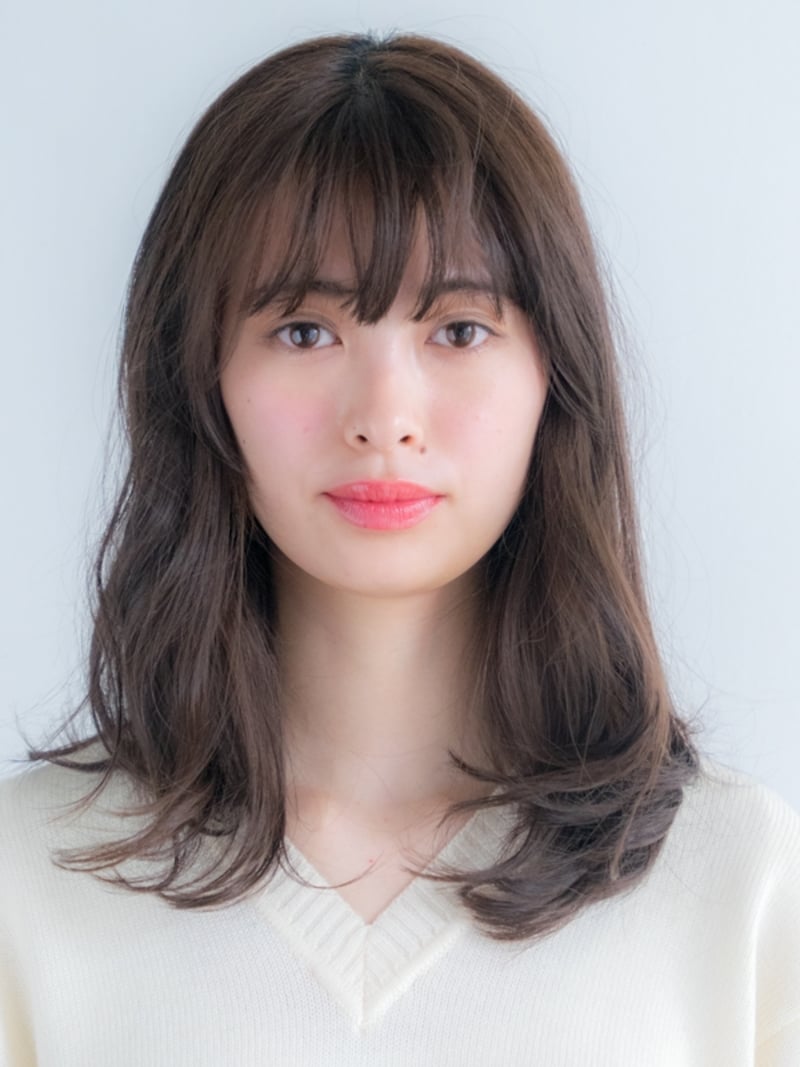 胸上のローレイヤーセミロング