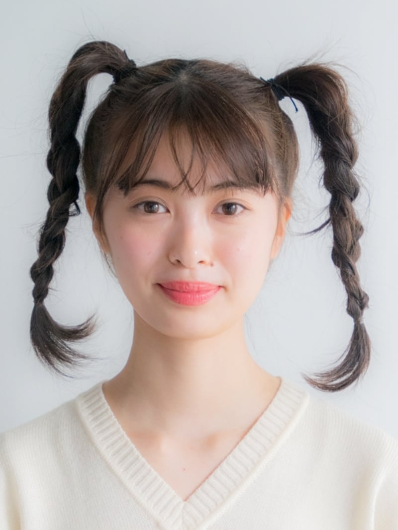 結んだ毛束を三つ編みにする