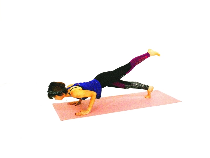 ヴィンヤサ・ヨガフロー5undefined腕立て(チャトランガ・ダンダーサナ)ポーズになります