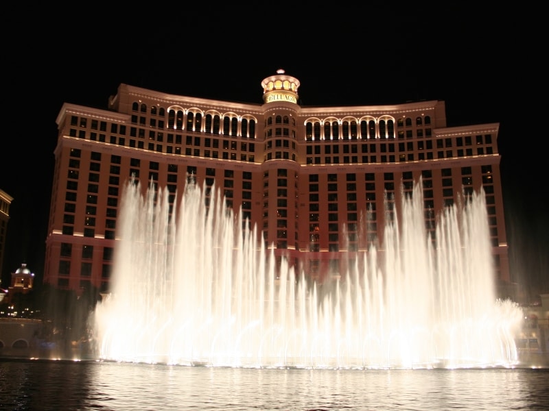 ベラージオの噴水は、夜になると15分に1回を見ることができる