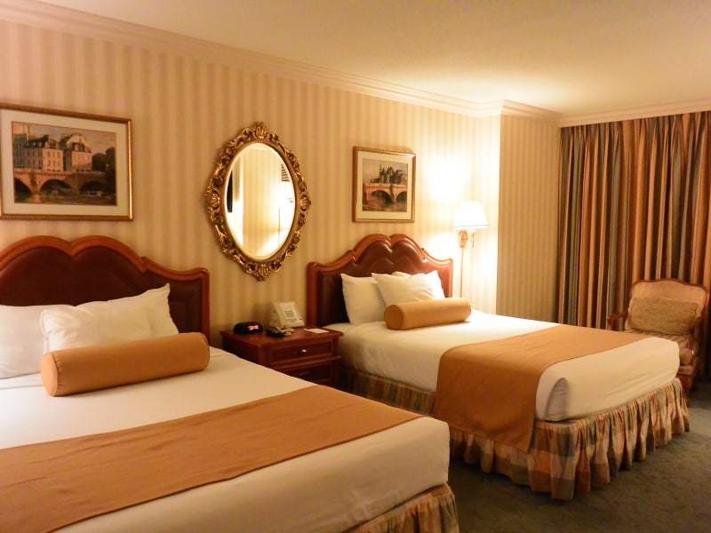 ラスベガスの中ランクホテルは、他のエリアの高級ランク以上の部屋で超リーズナブル