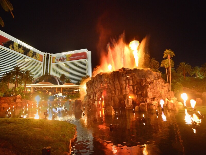 平日は1日2回、週末は1日3回行われているミラージュの火山噴火