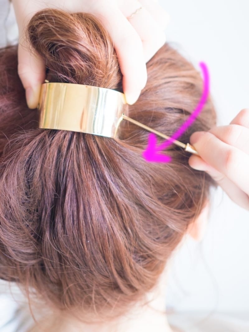 再び引き下げて、少し挿し込む