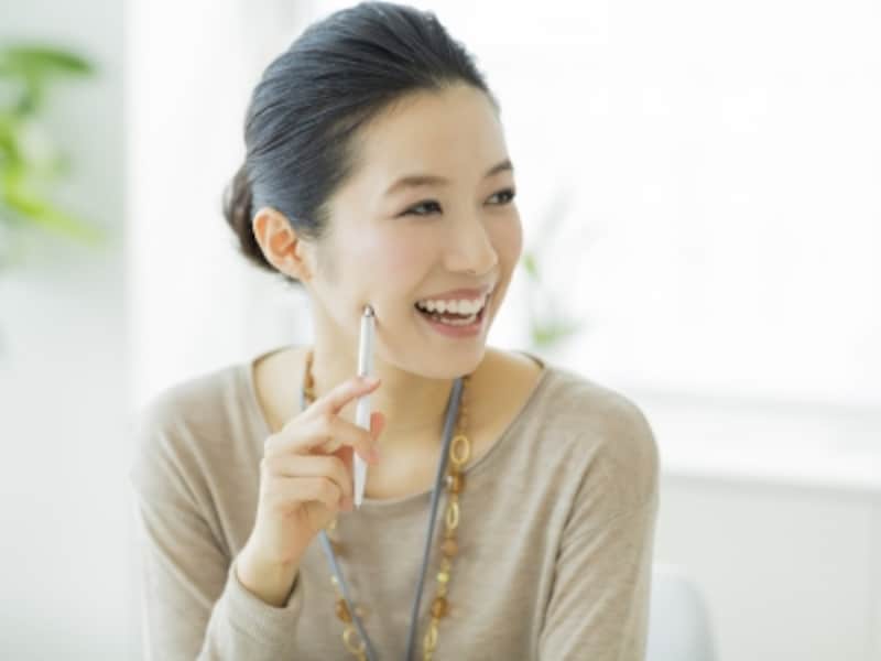 肌馴染みのよいベージュは肌の光沢感を抑え、なめらかに見せる効果があります