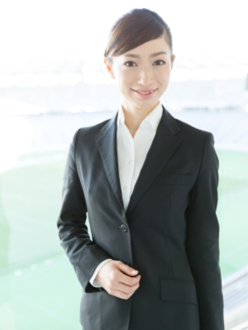 職場や職種によっては、黒いスーツはビジネスシーンに必要なアイテムです