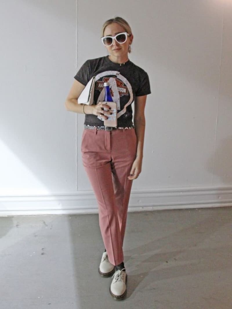 アンクルパンツ