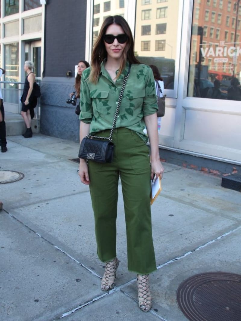 アンクルパンツ