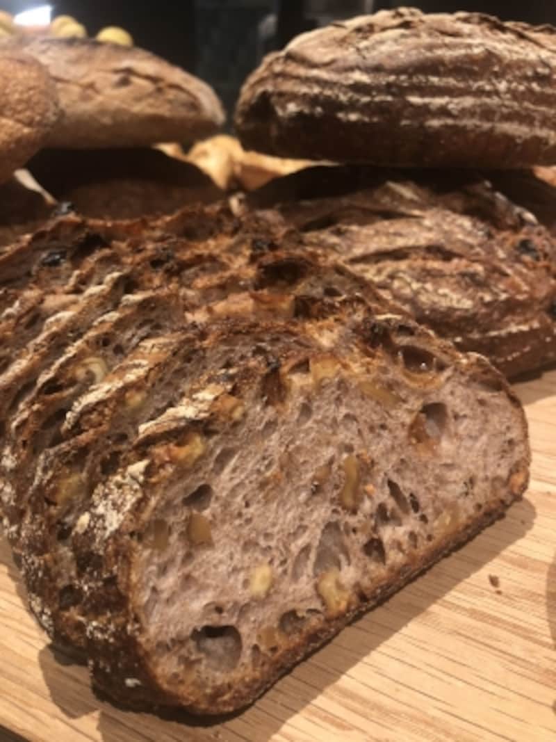 胡桃とレーズンのカンパーニュ