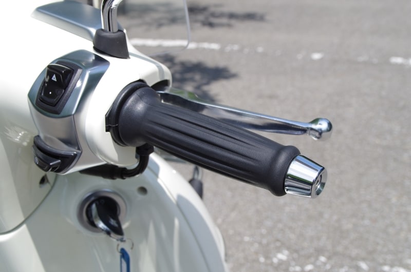 たる型グリップは一回り太くなるので人によっては使い勝手が悪いかも