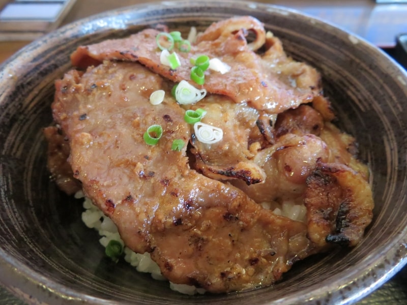 「翼」の「豚みそ丼」