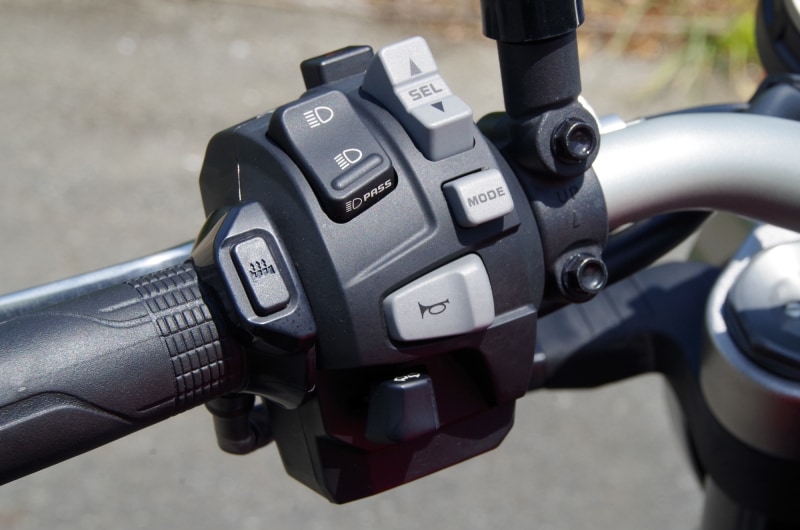 左ハンドルスイッチでモードチェンジが可能