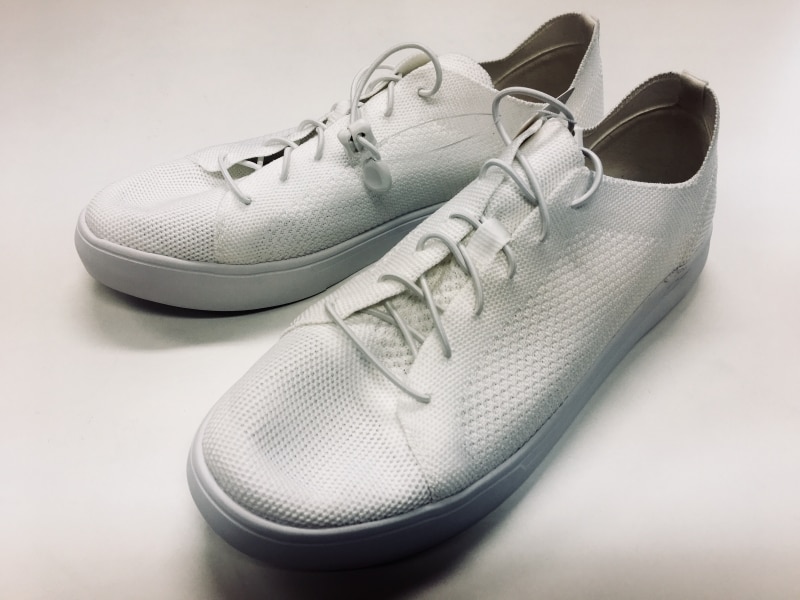 ユニクロのスニーカー。さすがに校庭に白スニーカーは汚れやすいかもしれませんが運動会の基本はスニーカーです。