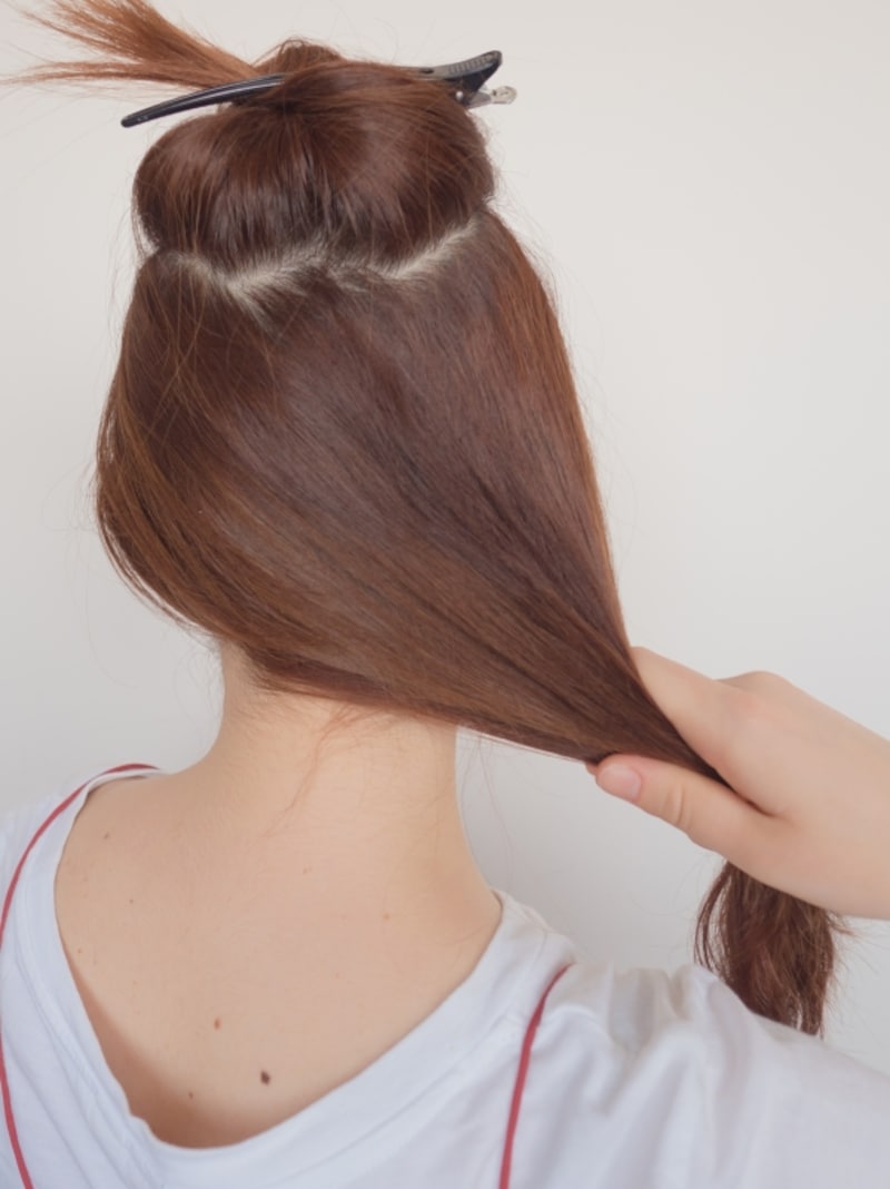 下の髪を片サイドに寄せておく