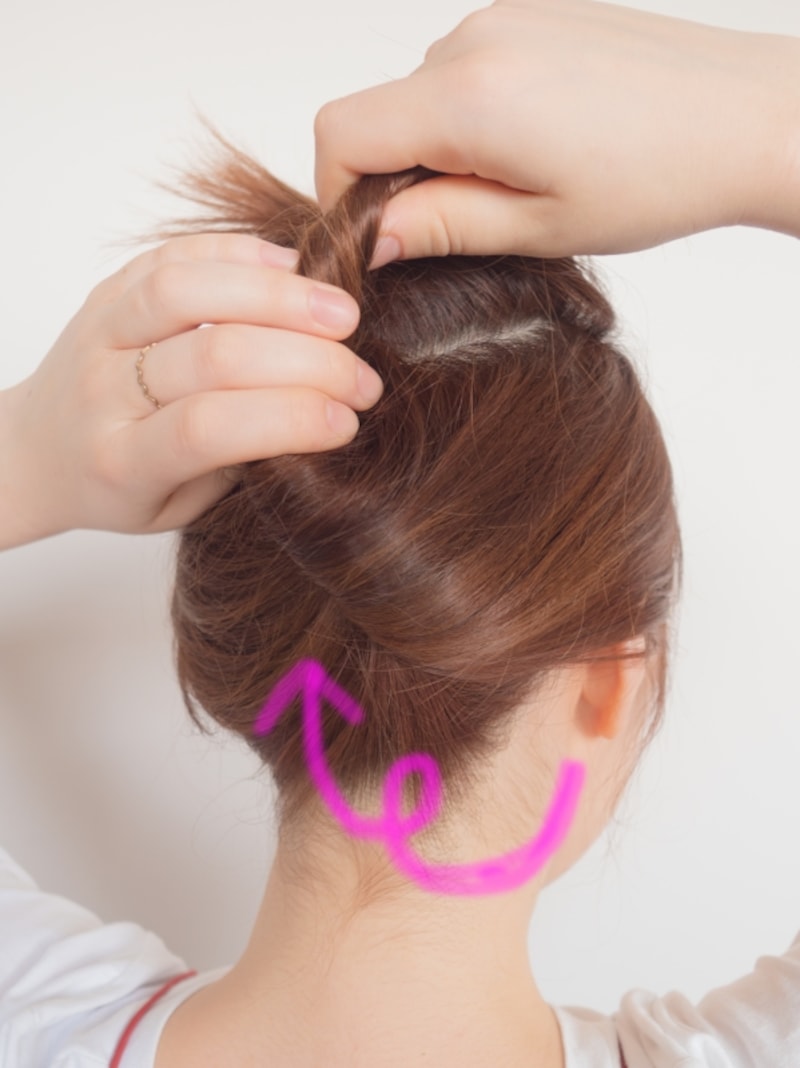 根元が浮かないようにしっかりねじる