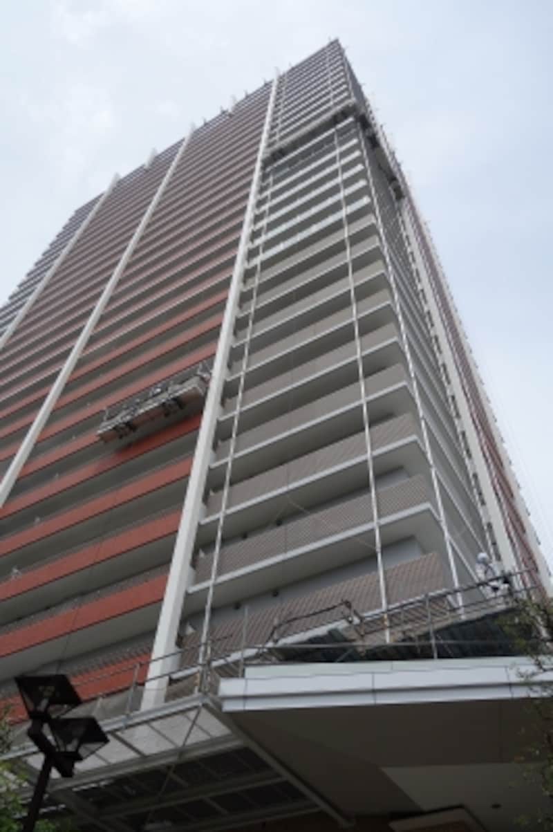 ガイドレース式足場の例