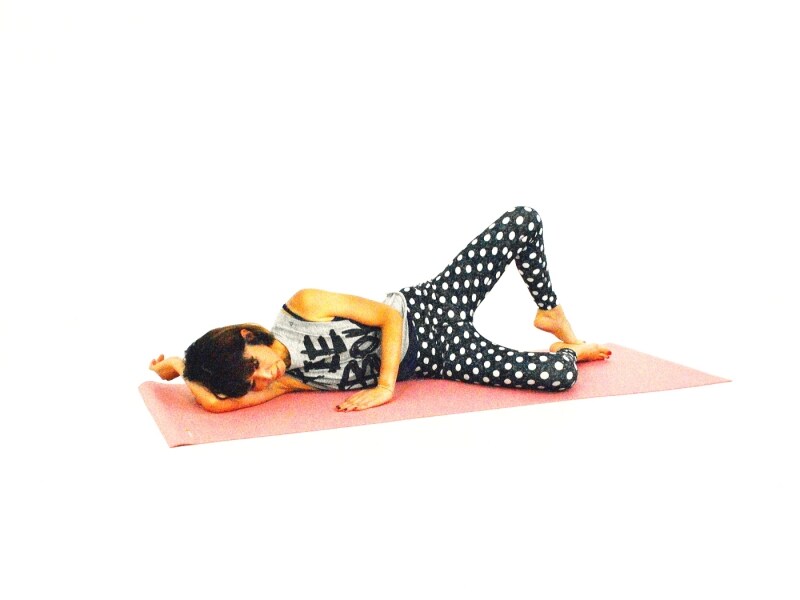 上向きヒップエクササイズ2undefined上に乗っている膝をゆっくり後ろに押し出し、臀部を刺激します