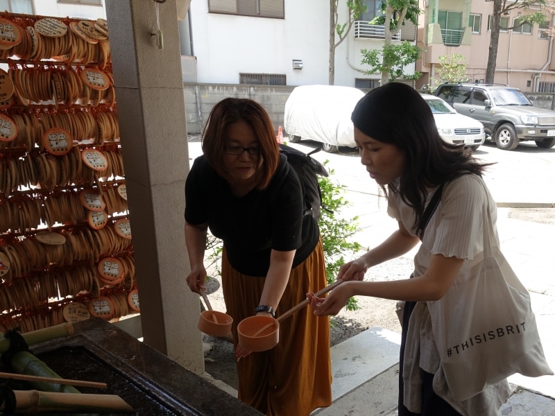 神社の柄杓を直接口につけるのはNG