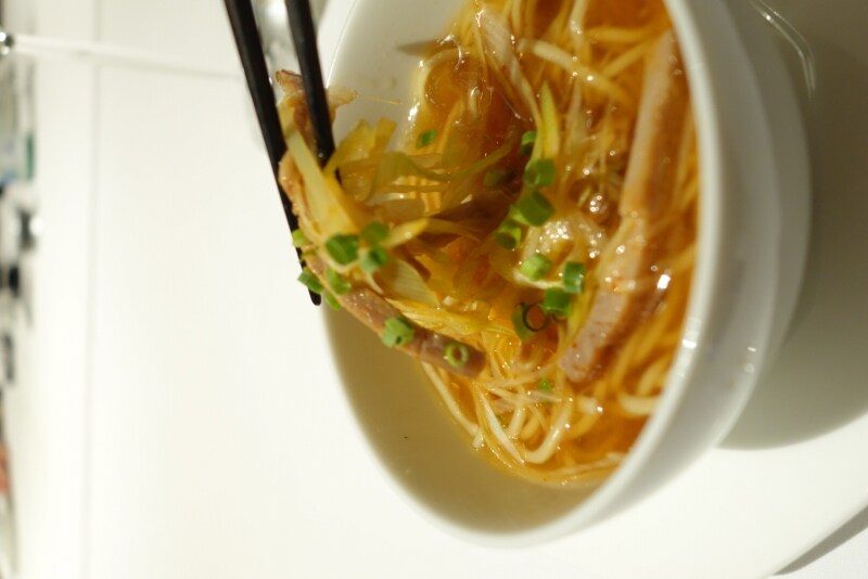 しもふりレッドのチャーシューと宮城葱のつゆそば