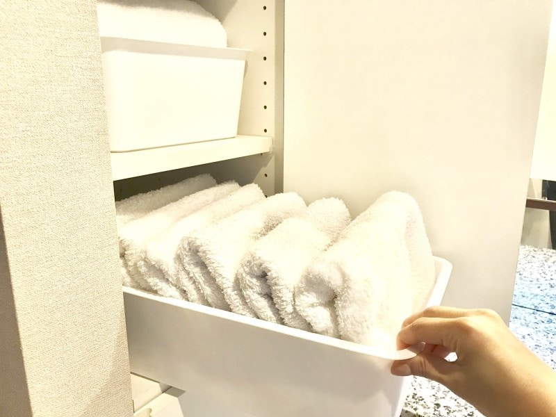 100均の収納ボックス活用実例：引き出して使用することで奥の物も取り出しやすい