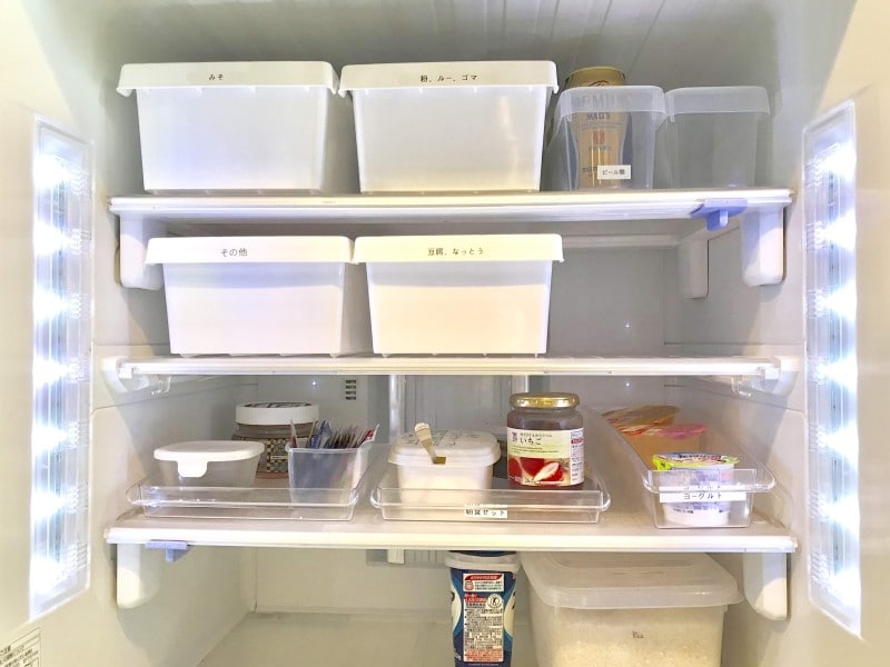 100均の収納ボックス活用実例：冷蔵庫内の収納に使用した例