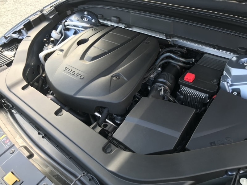 XC60は2種類のガソリンエンジン、プラグインハイブリッド、ディーゼルエンジンの4種類のエンジンを用意する