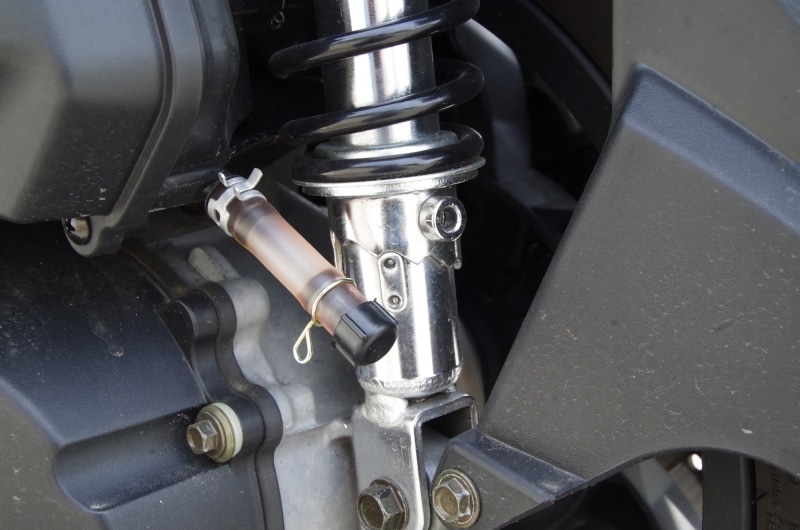 リアサスペンションはプリロード調整機構付