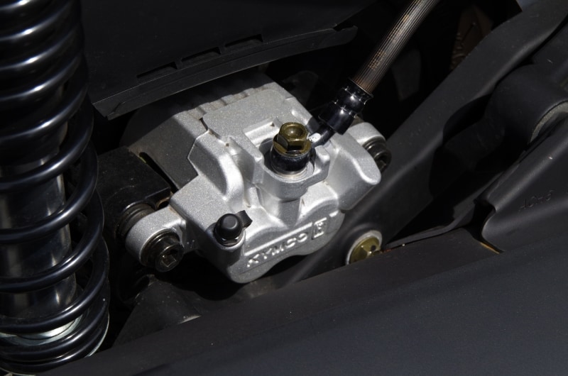 リアブレーキは2ポッドキャリパーを装備!