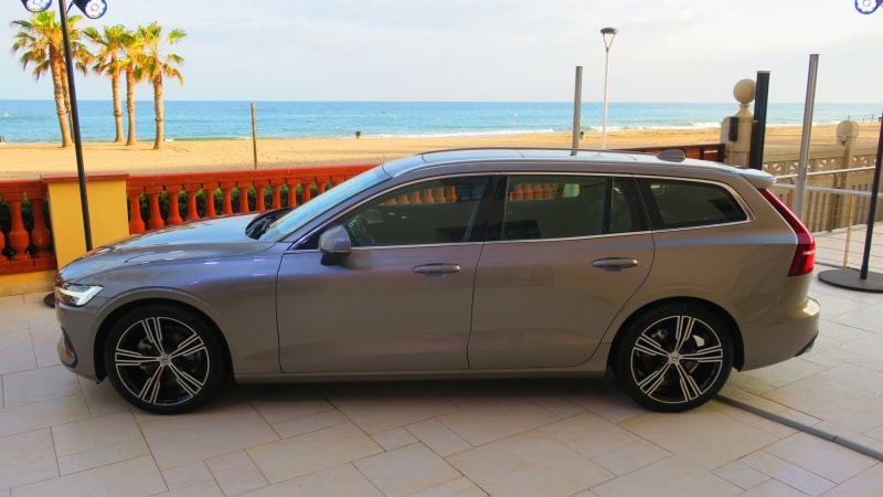 ボルボ新型V60は正面衝突時の衝突速度も自動ブレーキで低減する