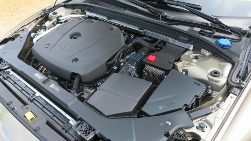 エンジンは2リッター4気筒過給(ターボ)エンジンを搭載