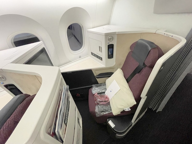 jal-sky-suite-3