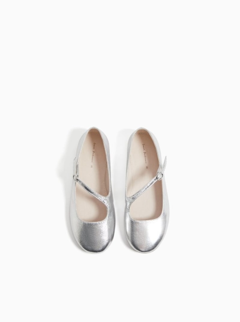 ZARA キッズ ガール ストラップディテール付きメタリックバレエシューズ