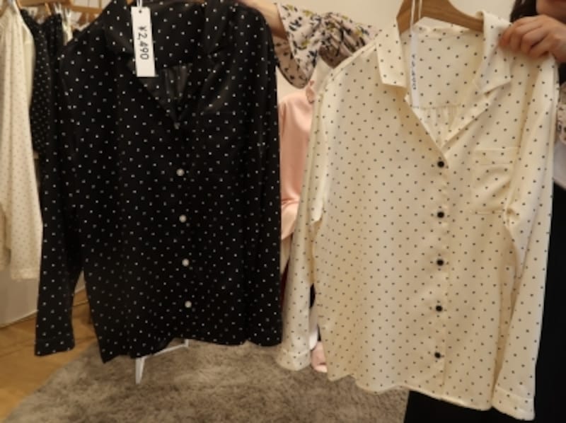 一見ドットに見えますが、よく見るとハート柄になっている、さりげない可愛さ