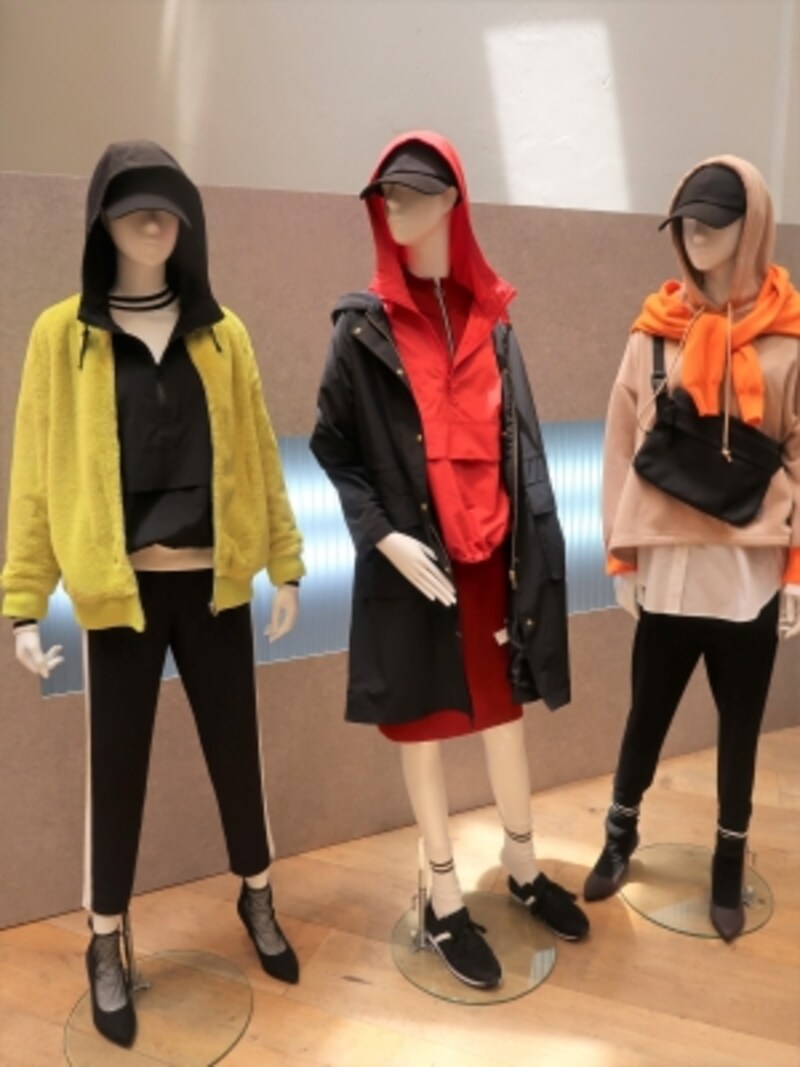 引き続きトレンドのアスレジャースタイルはソックス使いもポイント