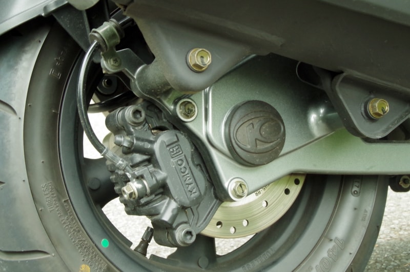 リアブレーキにも2ポッドキャリパー