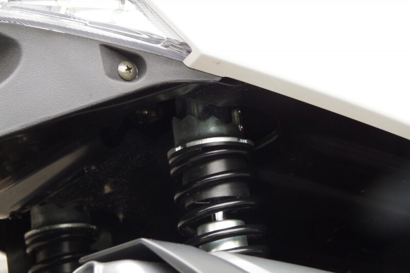 リアサスペンションはプリロード調整機構付